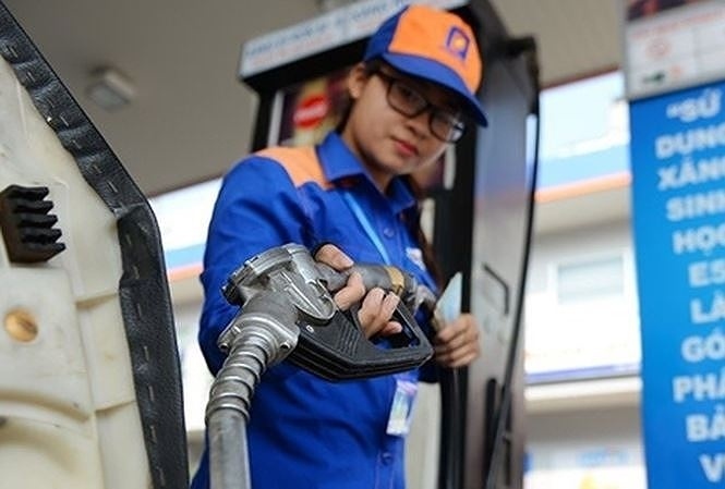 Giá xăng dầu hôm nay (17-11) tiếp tục giảm trong bối cảnh đồng USD tăng mạnh